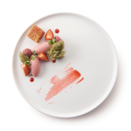 Dessert rood fruit en basilicum