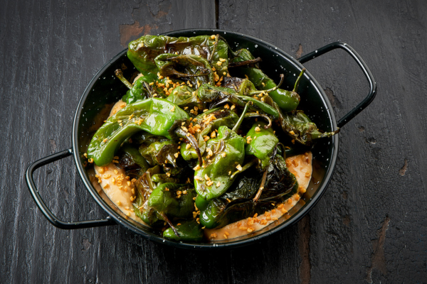 Padrón Peppers met Sauce-Espuma Mousseline BBQ