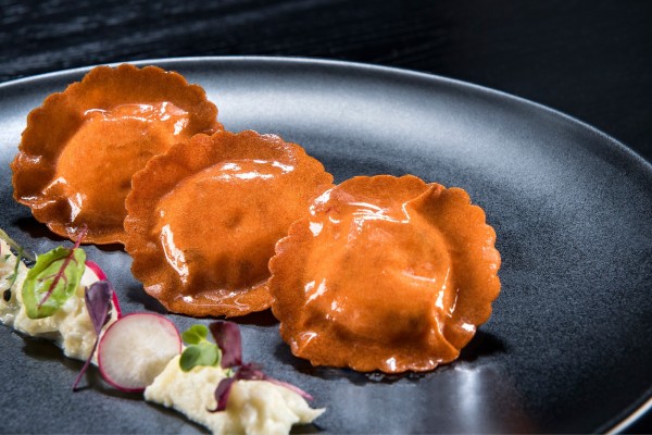 Ravioli met groentevel rode peper