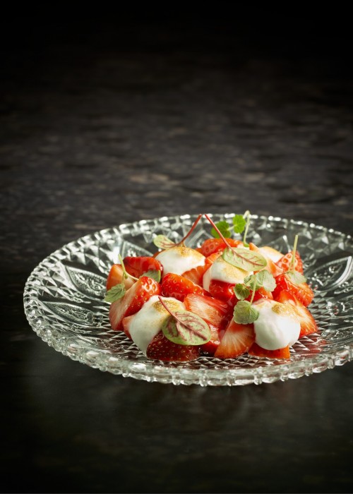 Aardbeien met Dessert Espuma Meringue Italienne