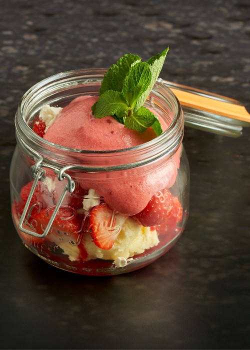 Vanille-ijs met Fruit-Espuma Raspberry
