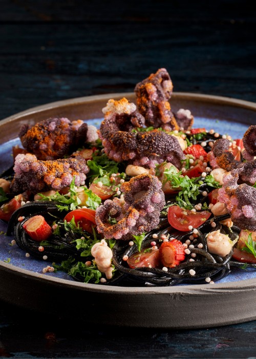 Pastasalade met Tasty-Bites Octopus & Kimchi en Rice Crispies Tomato