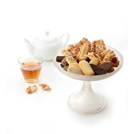 Retro koekjes geserveerd op een retro presentatieschaal